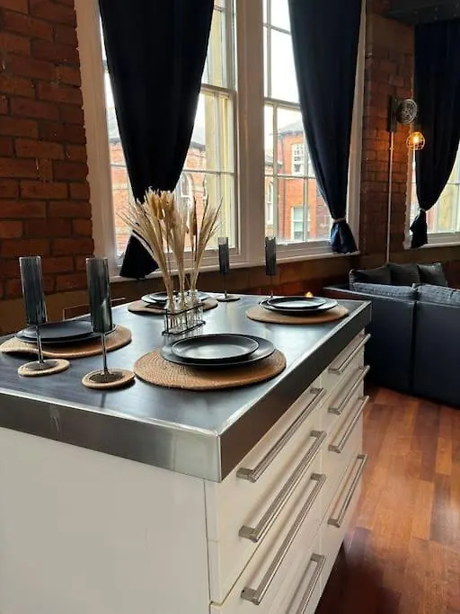 Unique Cathedral Quarter Victorian Apartment Sheffield